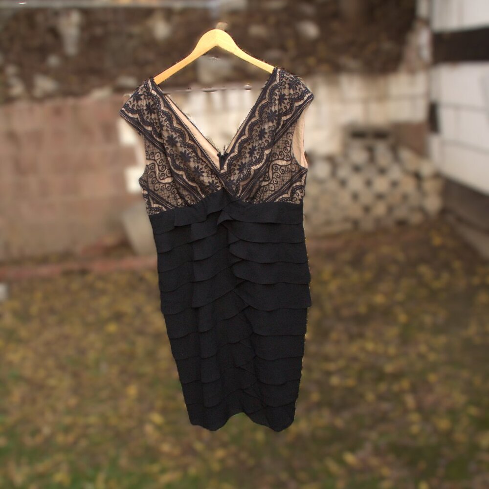 Adrianna Papell Black Lace and Tiered Cocktail Evening Dress